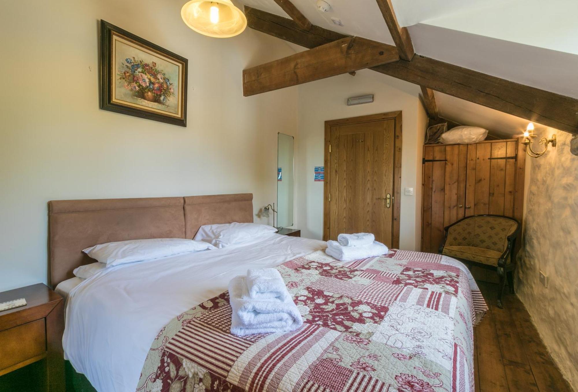 Large Double or Twin Room,1223962237:JPEG