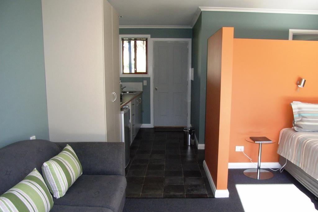 Studio - Cabin 8,135458871:JPEG