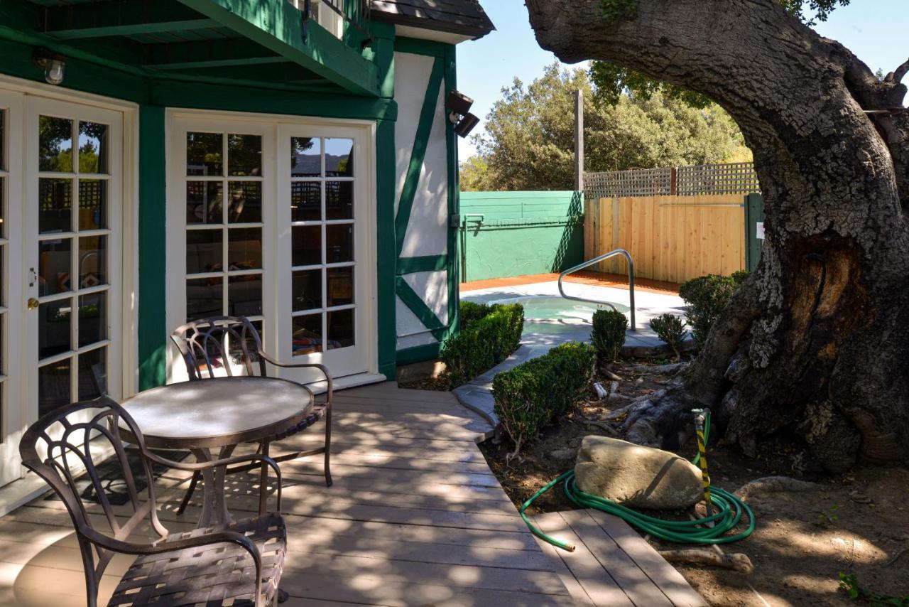 Cottage 2 with Fireplace and Private Jacuzzi