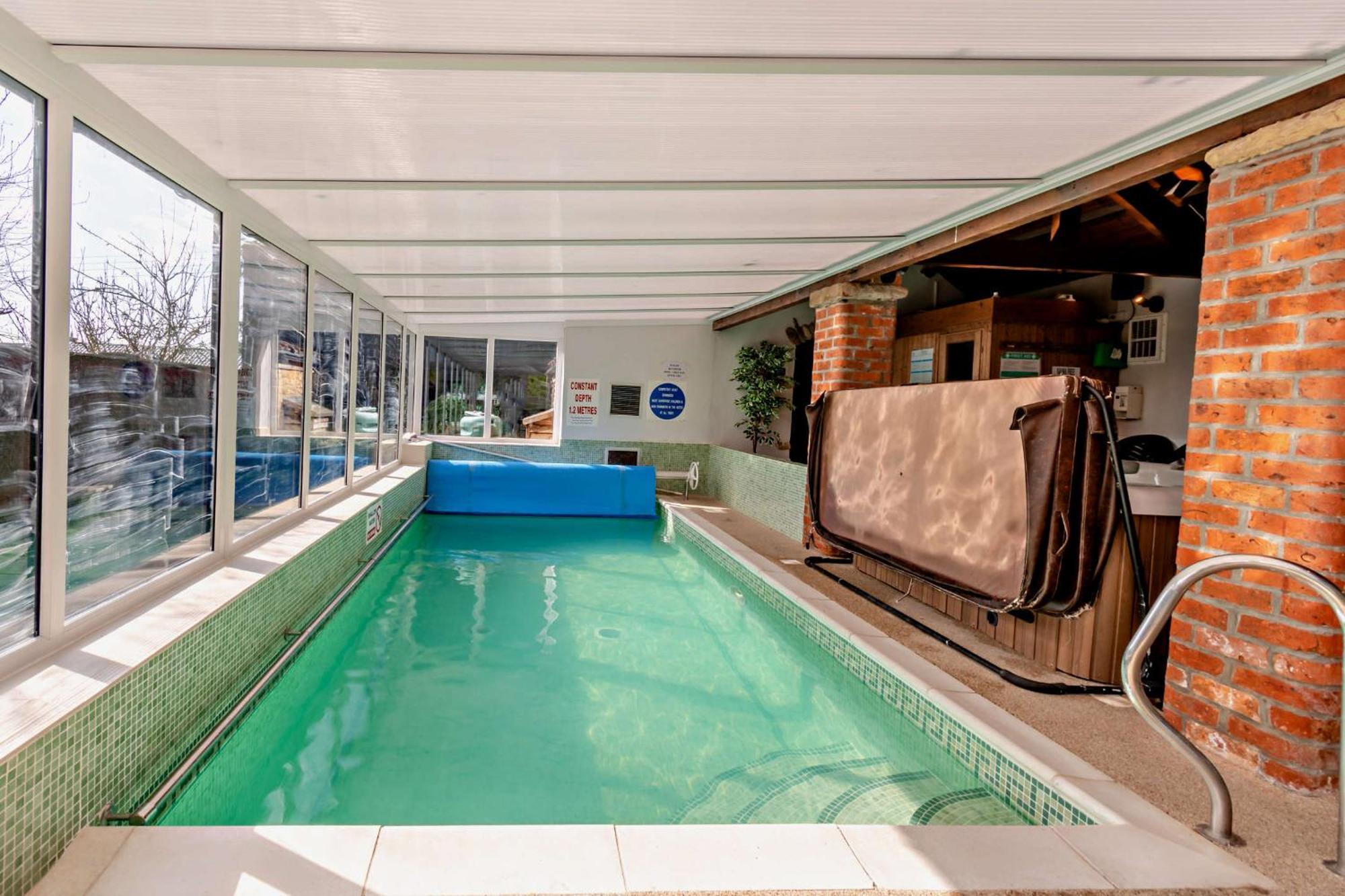 Six-Bedroom House,1690790260:JPEG