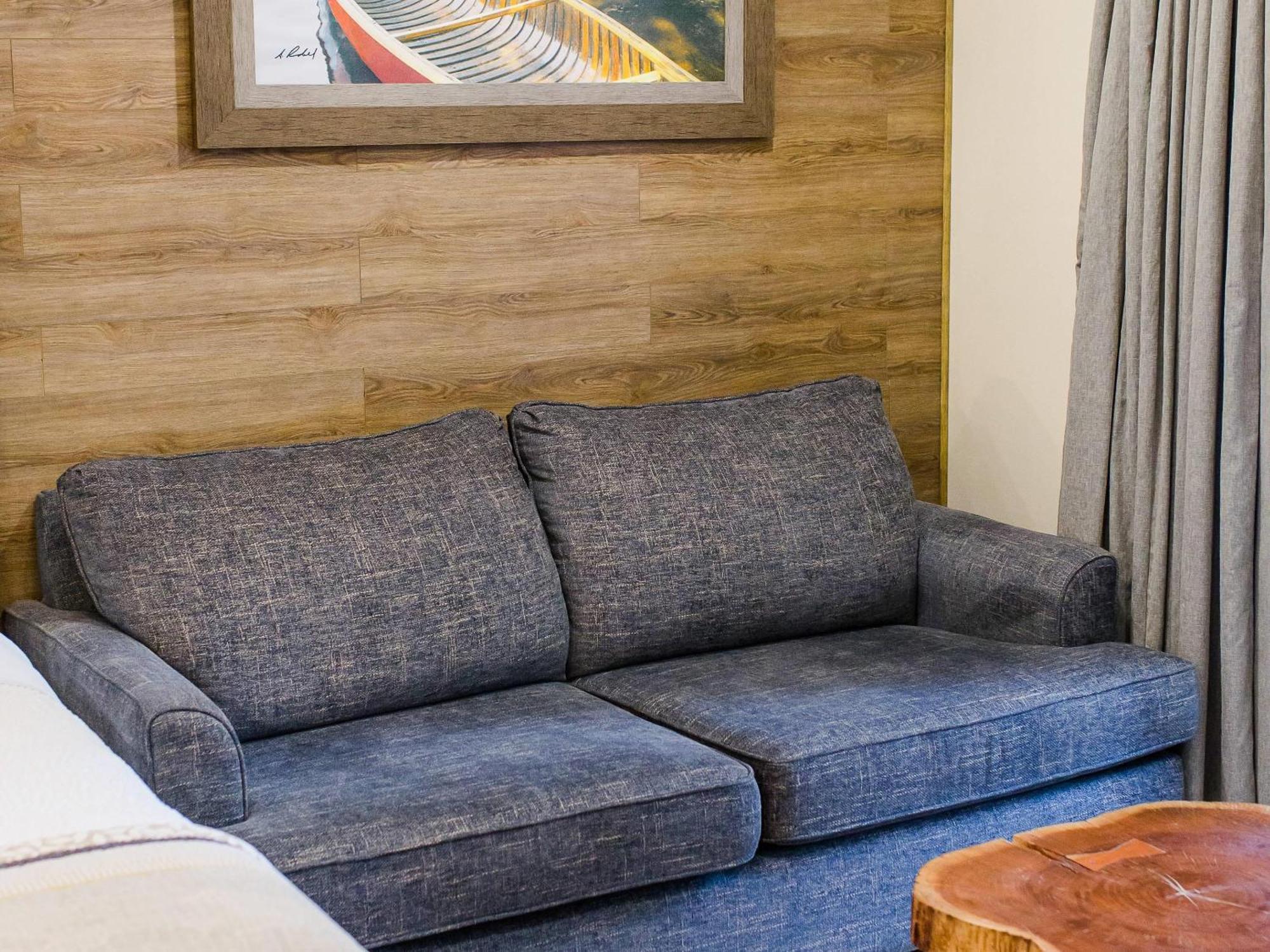 Queen Room with Two Queen Beds and Balcony/Lake View - Non-Smoking
