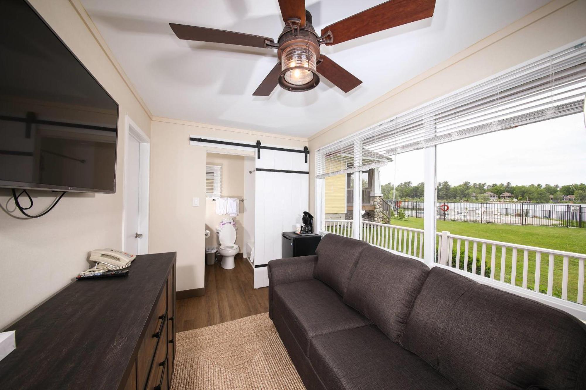 Efficiency Queen Room with Three Queen Beds - Non-Smoking