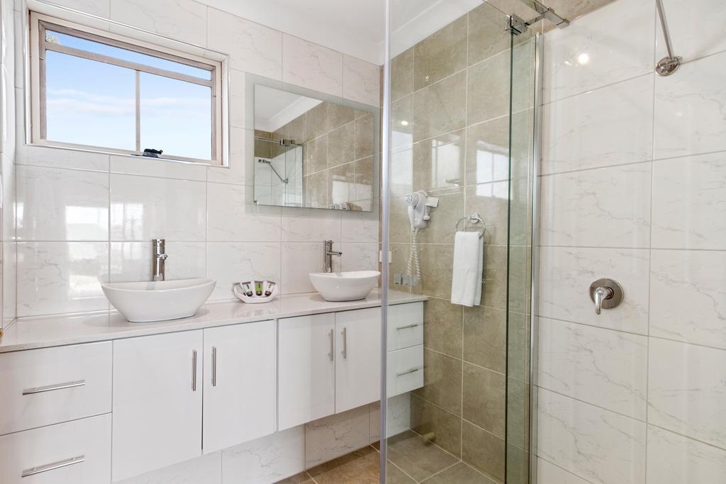 Three-Bedroom Cottage - Bay View