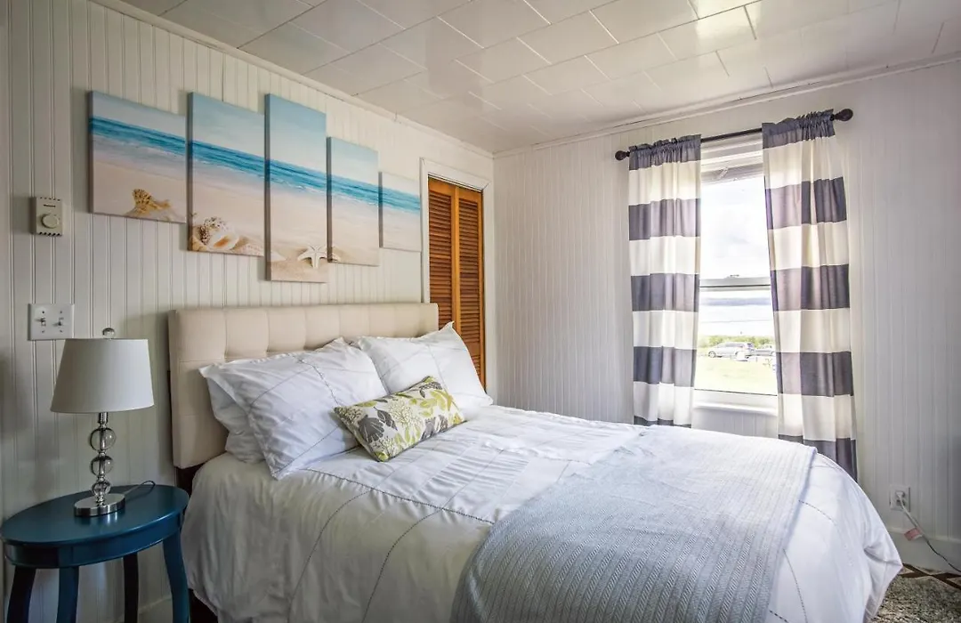 Friars Bay Inn & Cottages-1