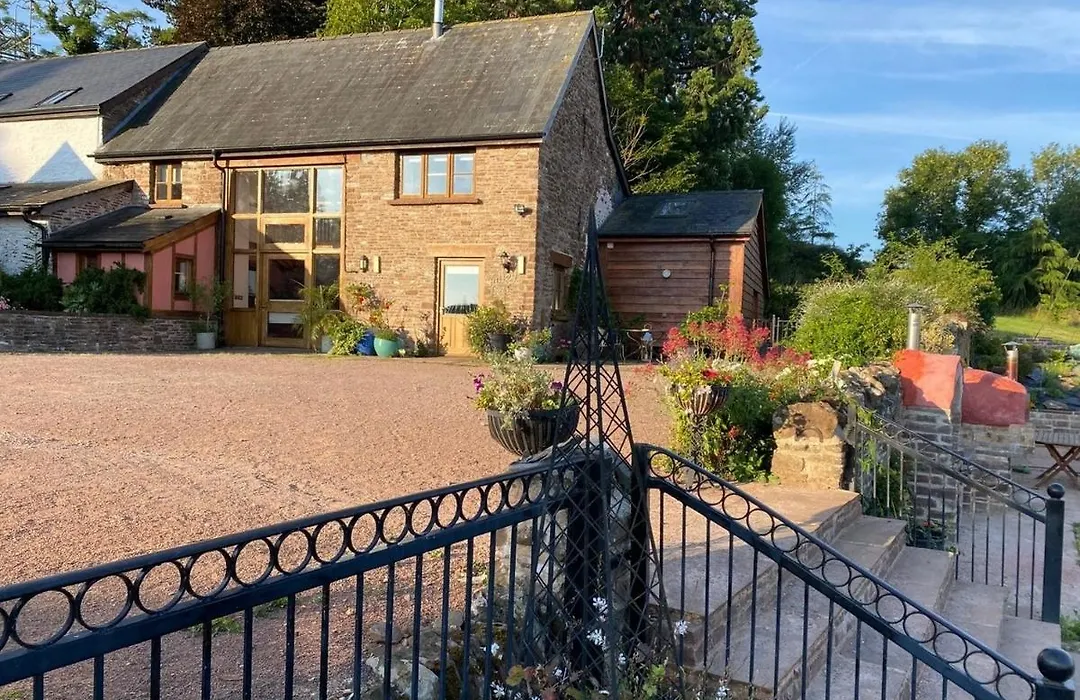 Thatch Close Cottages-1