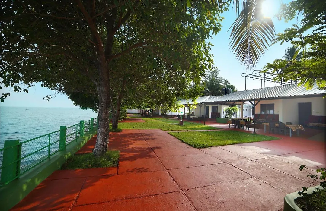 Illikkalam Lakeside Cottages-1