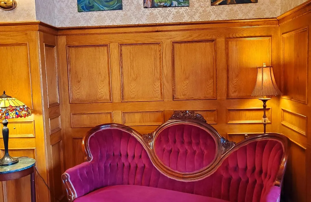 James Bay Inn Hotel, Suites & Cottage-1