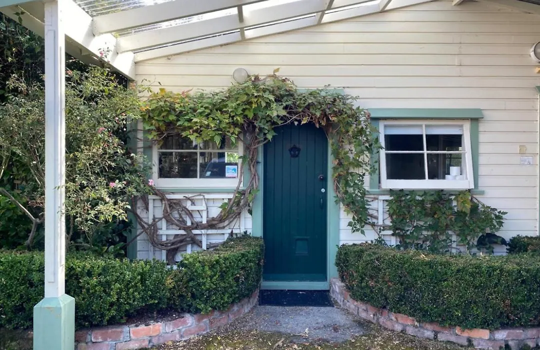 Green Door Cottage-1