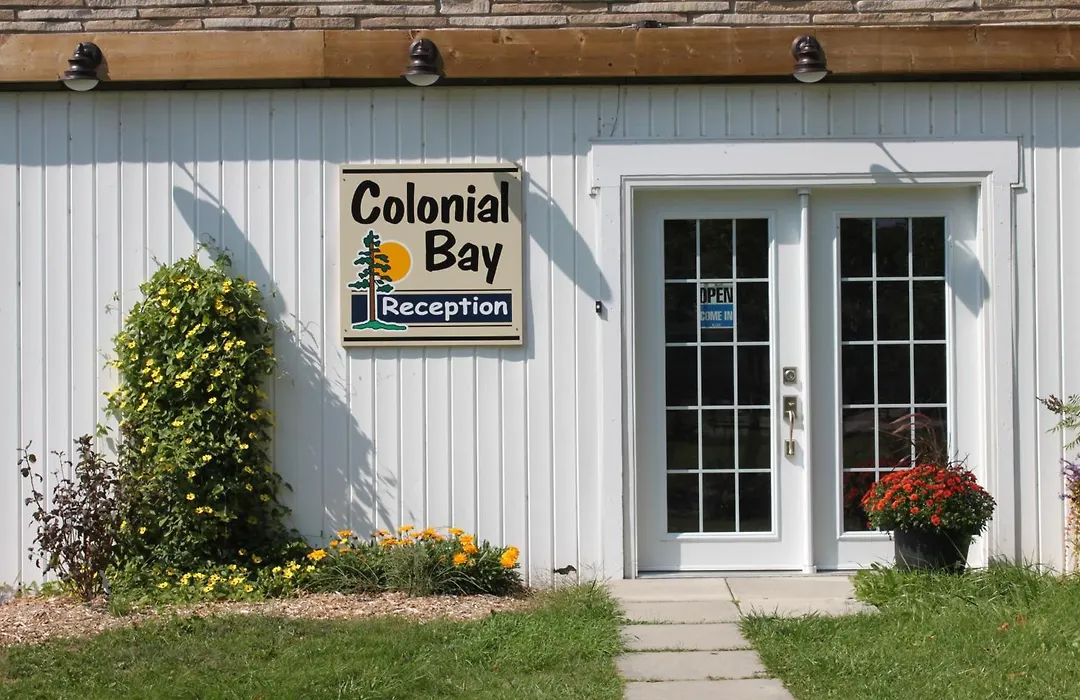 Colonial Bay Motel And Cottages-1