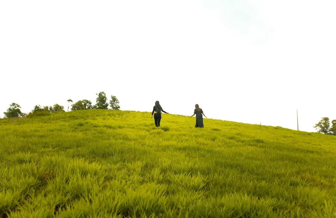 White Stone Vagamon Hilltop Cottage By Voye Homes , Private Villa With Scenic Mountain Views-1