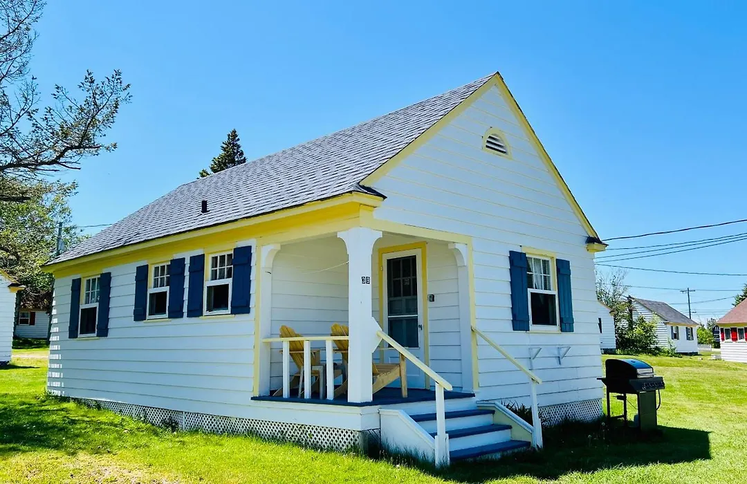 Green Gables Bungalow Court-1