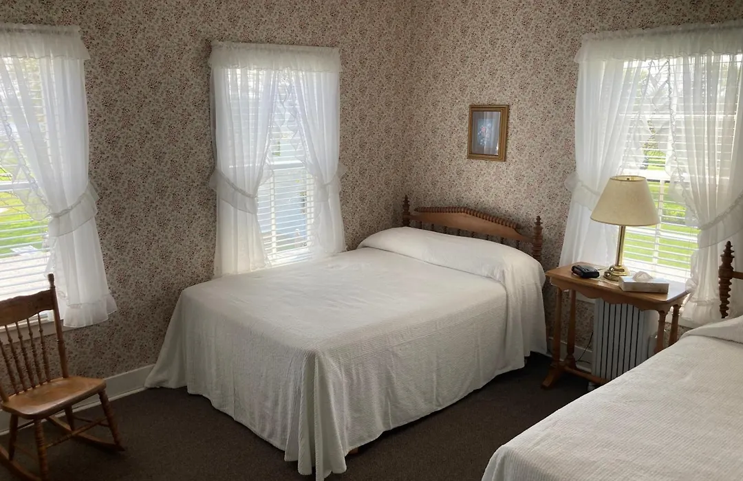 Shaw'S Hotel & Cottages-1