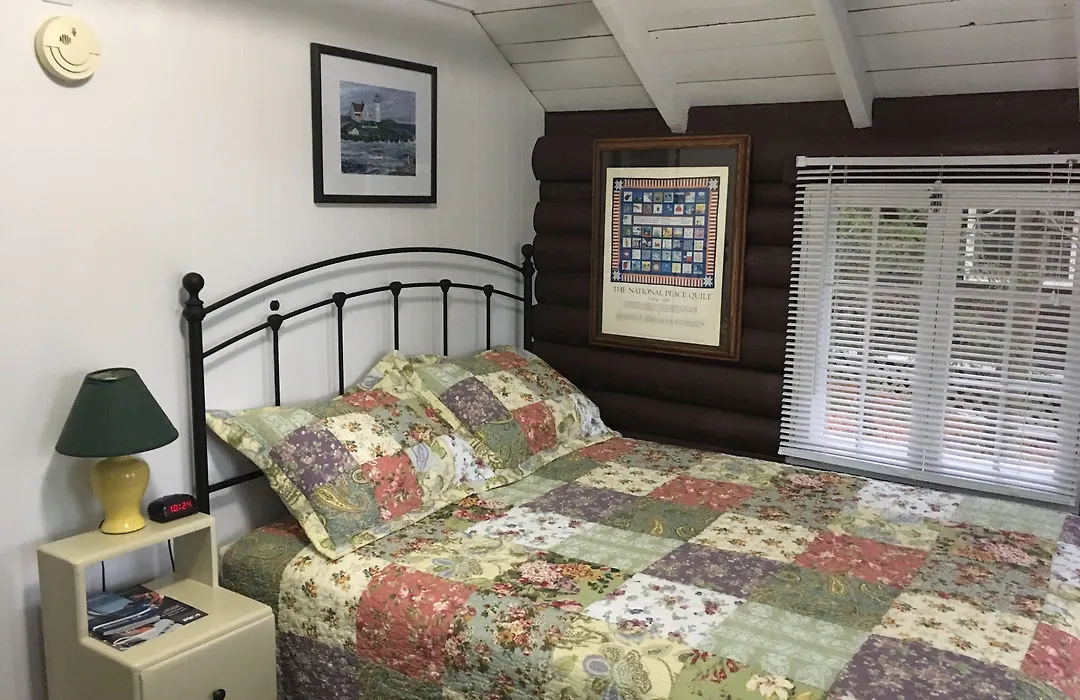 Pine Grove Cottages-1