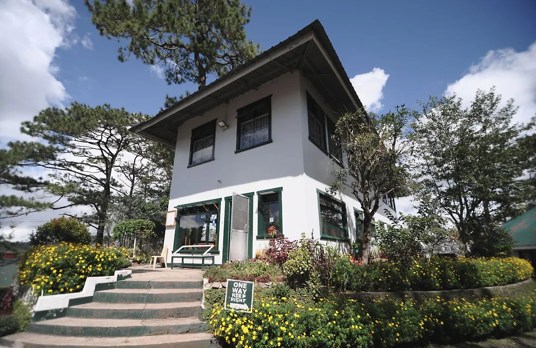 Pine Breeze Cottages-1