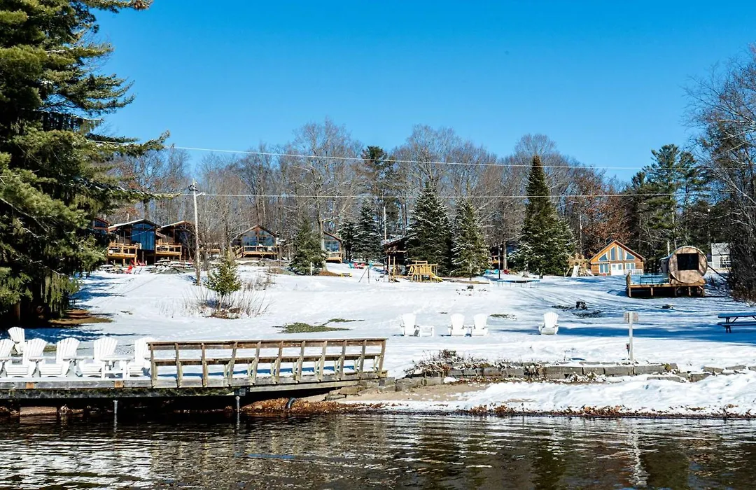 Lake Muskoka 2-Bedroom Cottage - Pier 100 #50-1