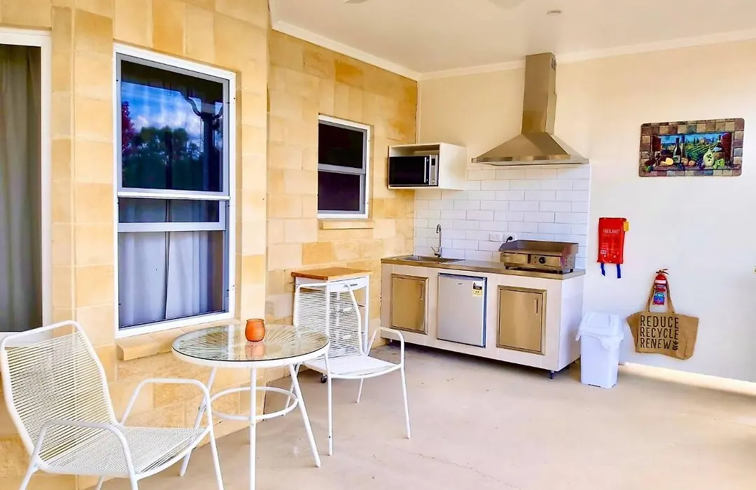 Accommodation Creek Cottages & Sundown View Suites-1