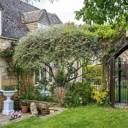 Lower Mill 1 Cottage Broadway-2