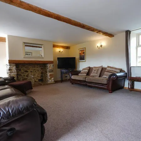 Hulmes Vale House - Sleeps 14 - Peak District-2