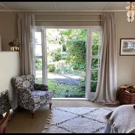 Green Door Cottage-2