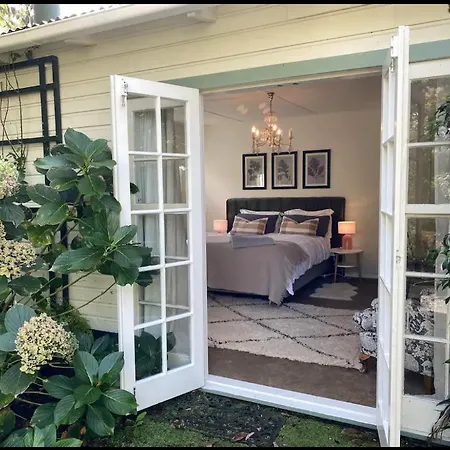 Green Door Cottage-3