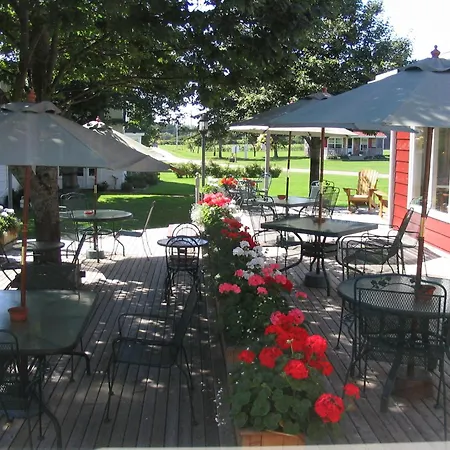 Shaw'S Hotel & Cottages-3