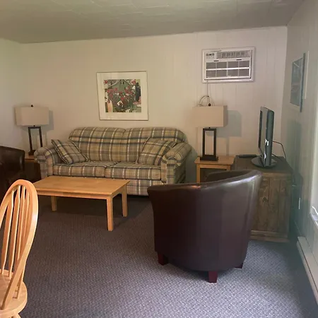 Colonial Bay Motel And Cottages-2