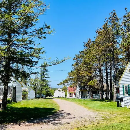 Green Gables Bungalow Court-3