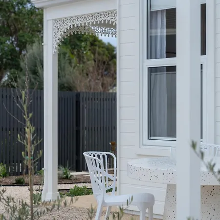 Field Street Cottages 'Studio' - Centrally Located Luxury-3