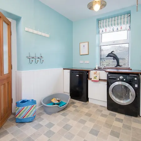 Leaholme Cottage - Fabulous Coastal Cottage For 8-3