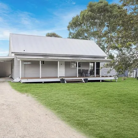 Madigan Cottages - Australiana-2