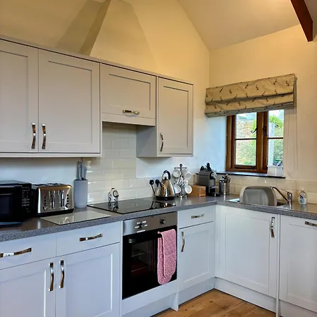 Rose Cottage, Tregolls Farm-3