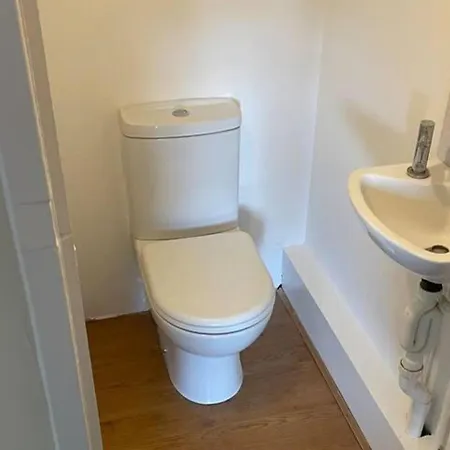 Cottage - Sleeps 6 - Garden - Parking-3