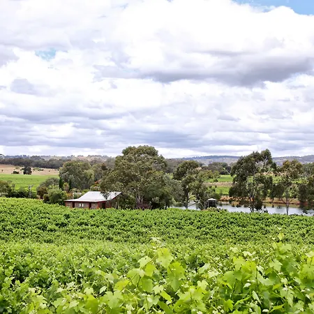 Stonewell Cottages And Vineyards-2