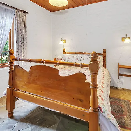Blackwood Park Cottages-2