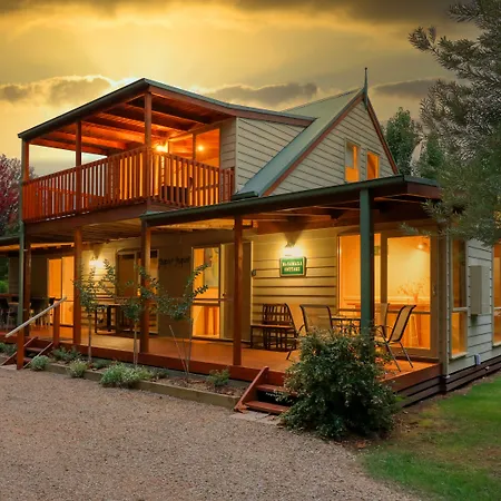 Beechworth Cedar Cottages-3