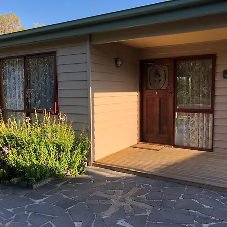 Daysy Hill Country Cottages-3