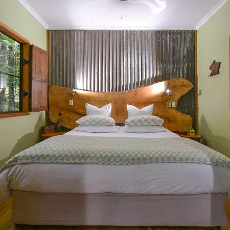 Crater Lakes Rainforest Cottages-2