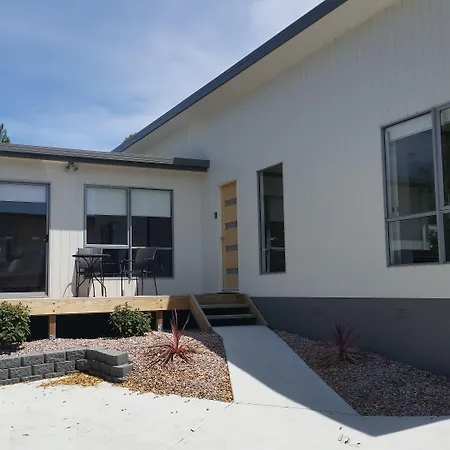 Cedar Cottages Blackmans Bay-3