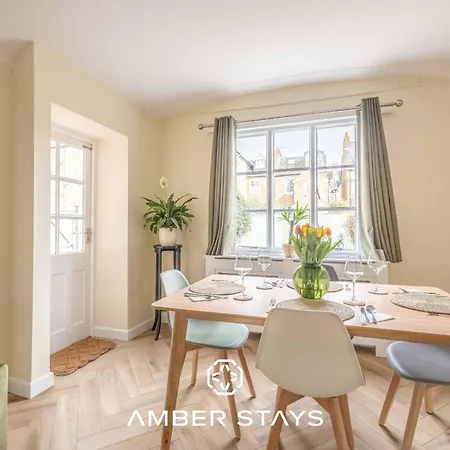 Cosy 3 Bed Cottage In Windsor, Perfect For Small Families & Couples, Sleeps 5-3