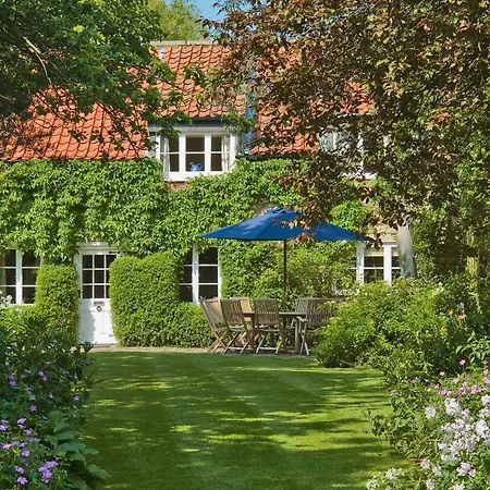 Hungate Garden Cottage-2