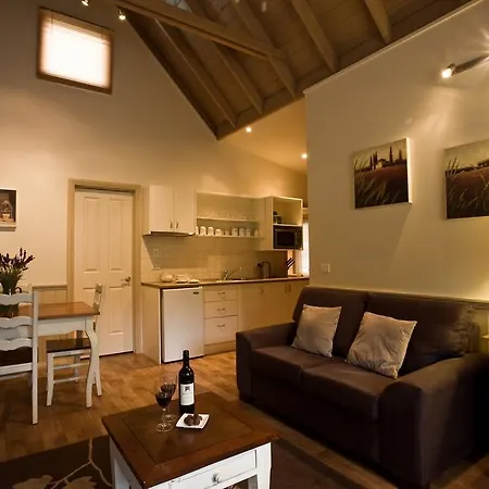 Autumn Abode Cottages-3