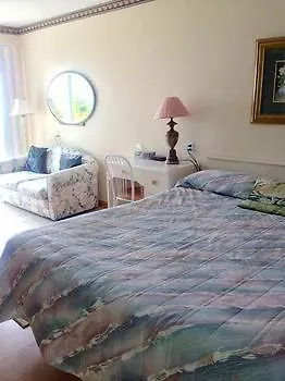 Bay Breeze Motel-3
