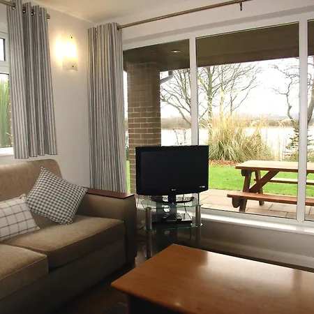 Manor House Marine & Cottages-3