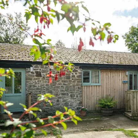 Cwm Connell Coastal Cottages-2