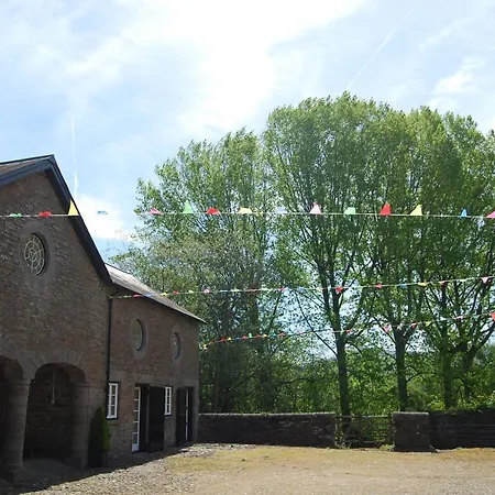 Glanhenwye Courtyard Cottages-3