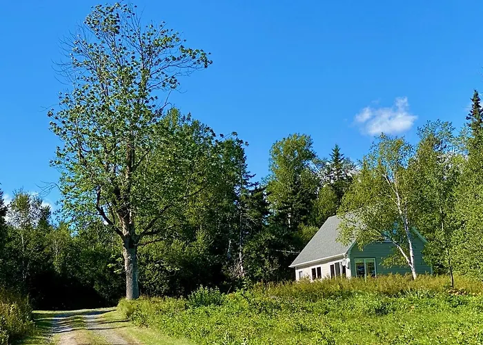 Broadwater Inn & Cottages Baddeck
