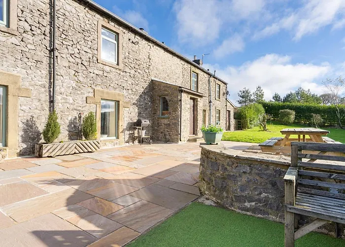 Hulmes Vale House - Sleeps 14 - Peak District Villa Buxton 