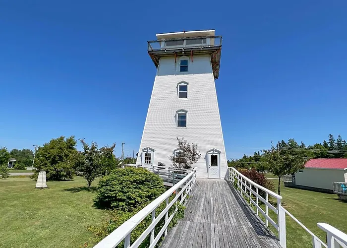 Baywatch Lighthouse Cottages & Motel Brackley Beach