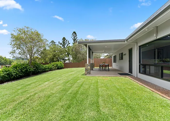 Birds 'N' Bloom Cottages Yungaburra