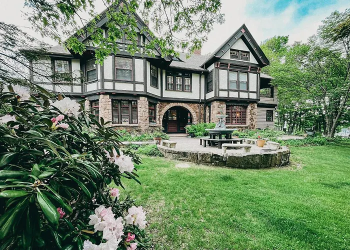 Bass Cottage & Ullikana Bar Harbor